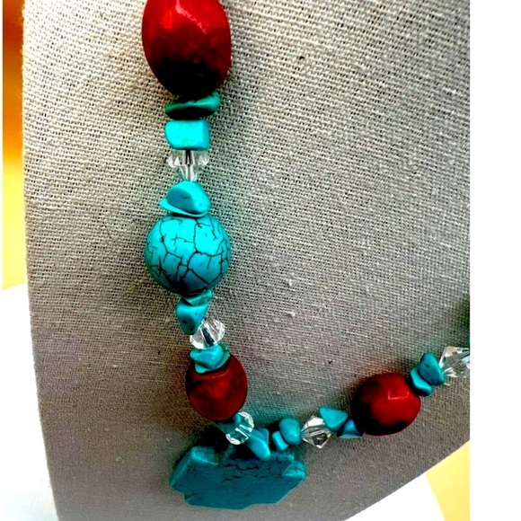 Turquoise Howlite & Red Beaded Necklace With Cross Pendant. N37 - Picture 6 of 9